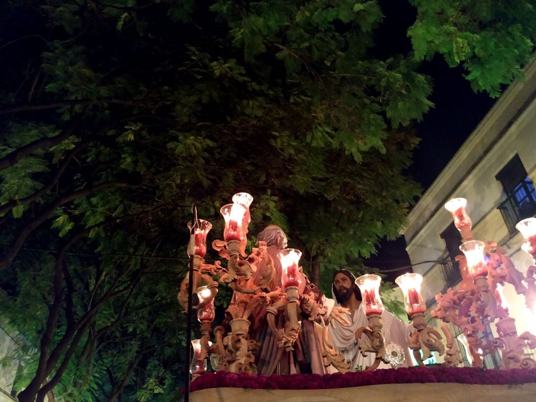 Bondad y Misericordia por la calle Porvera