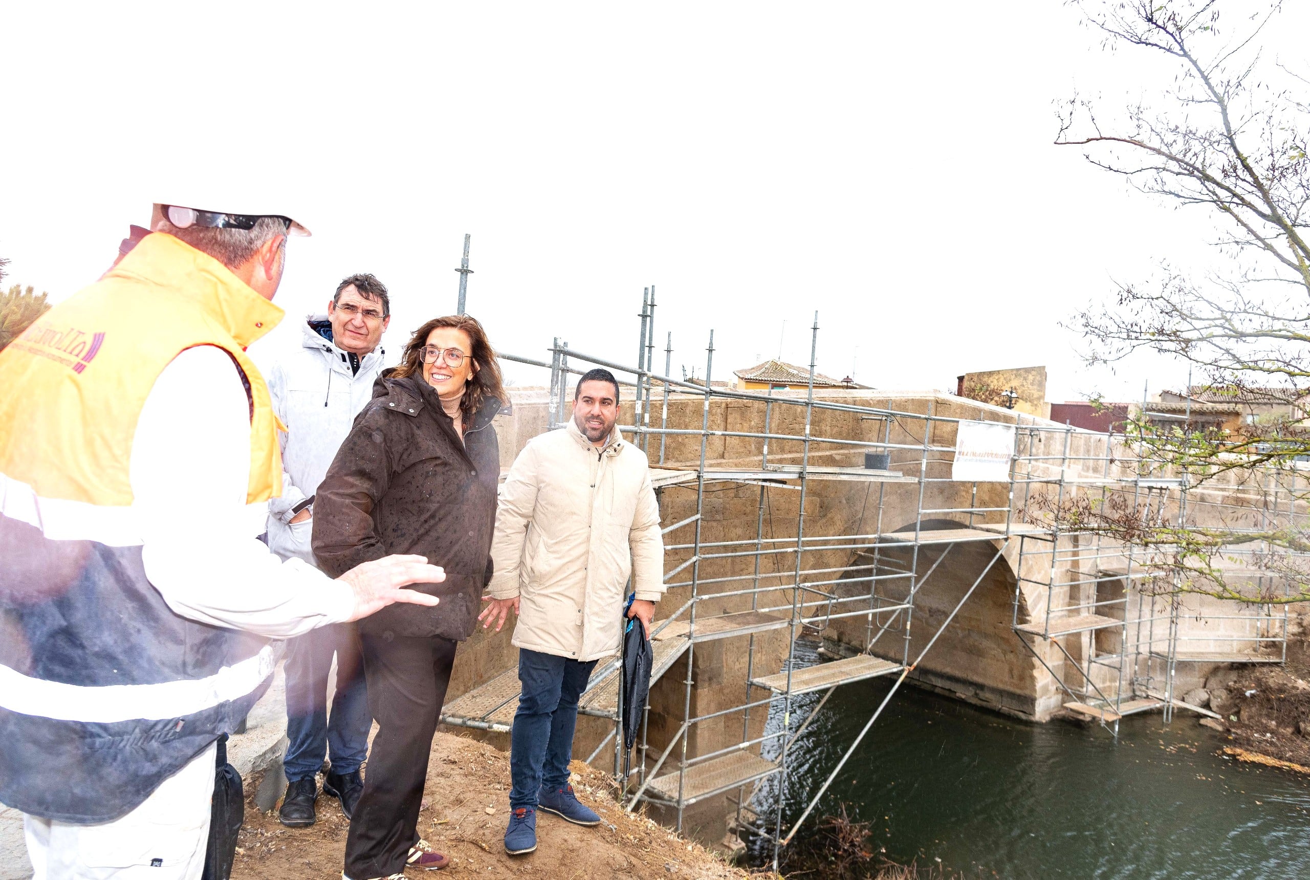 Visita a las obras del puente sobre el Canal de Castilla en Becerril de Campos
