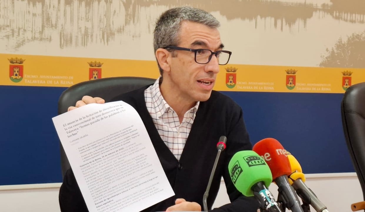Luis Enrique Hidalgo, portavoz del Grupo Socialista en Talavera, denuncia desinformación en la llegada del AVE