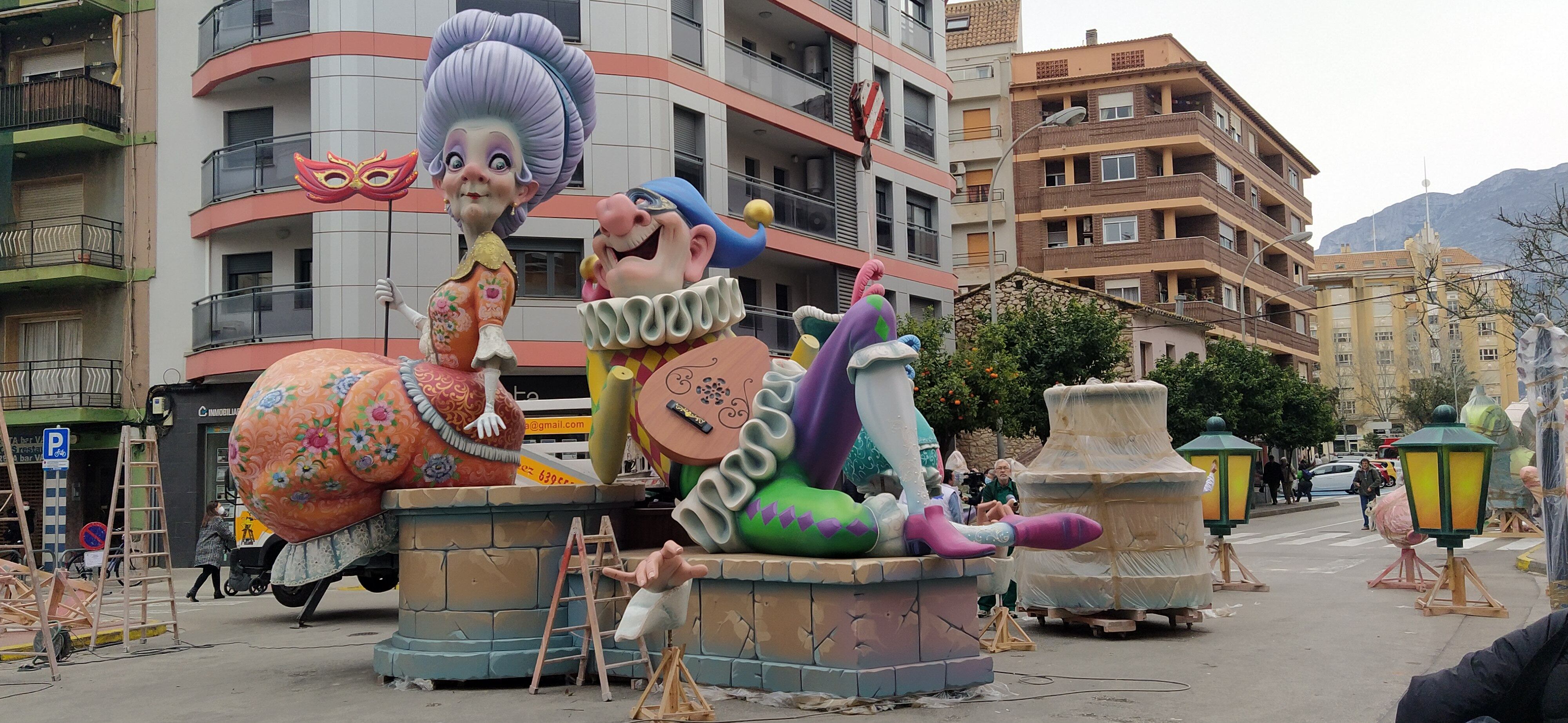 Montaje de la falla Saladar, en Dénia.