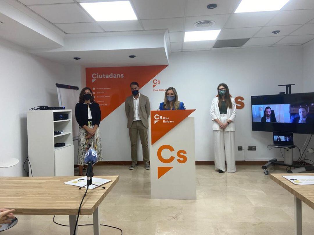 La nueva portavoz y coordinadora del Comité Autonómico, Patricia Guasp, junto a su equipo