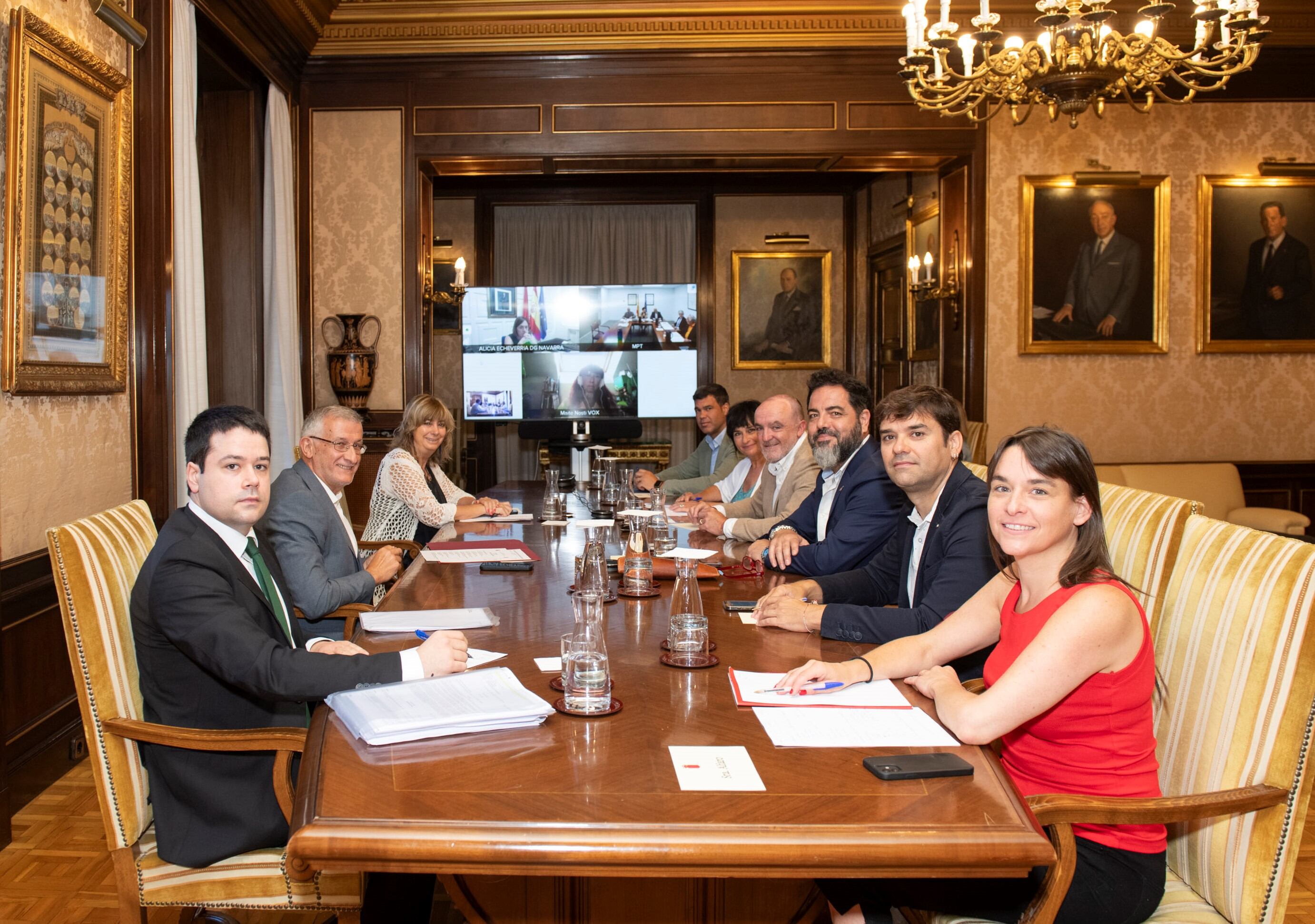 La comisión mixta de la Junta de Transferencias, durante su reunión.