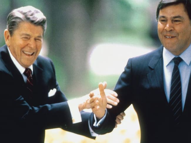 El 7 de mayo de 1985 el presidente Reagan visitó al entonces presidente Felipe González en el palacio de la Moncloa.