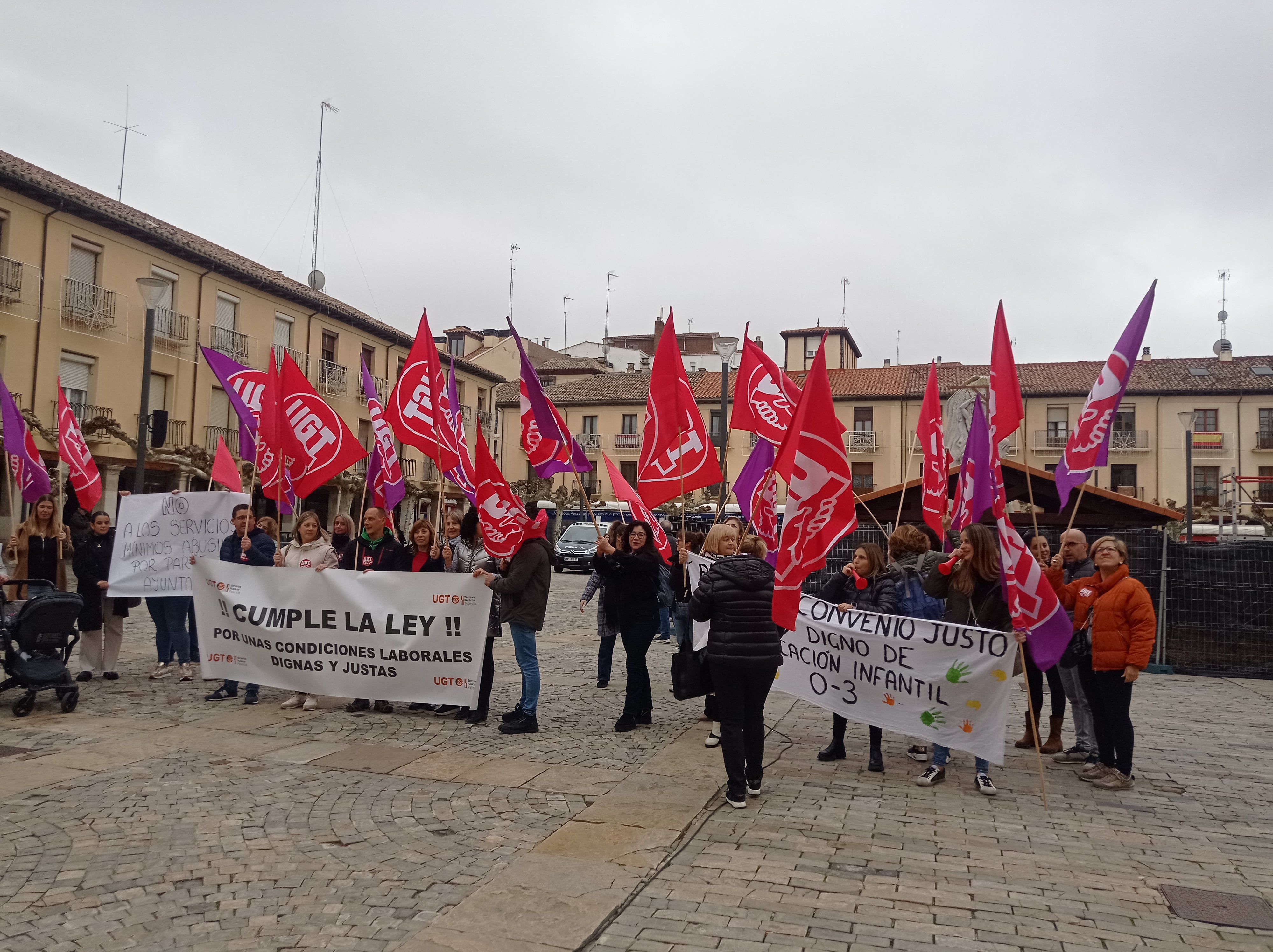 Concentraación de los trabajadores de educación infantil privada de Palencia