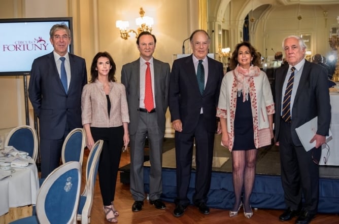 De izquierda a derecha, Michael Ward (CEO de Harrods), Almudena Arpón de Mendívil (secretaria general del Círculo Fortuny), Asís Moreno (vocal asesor de la Secretaría de Estado para la Unión Europea), Carlos Falcó (Marqués de Griñón y presidente del Círcu