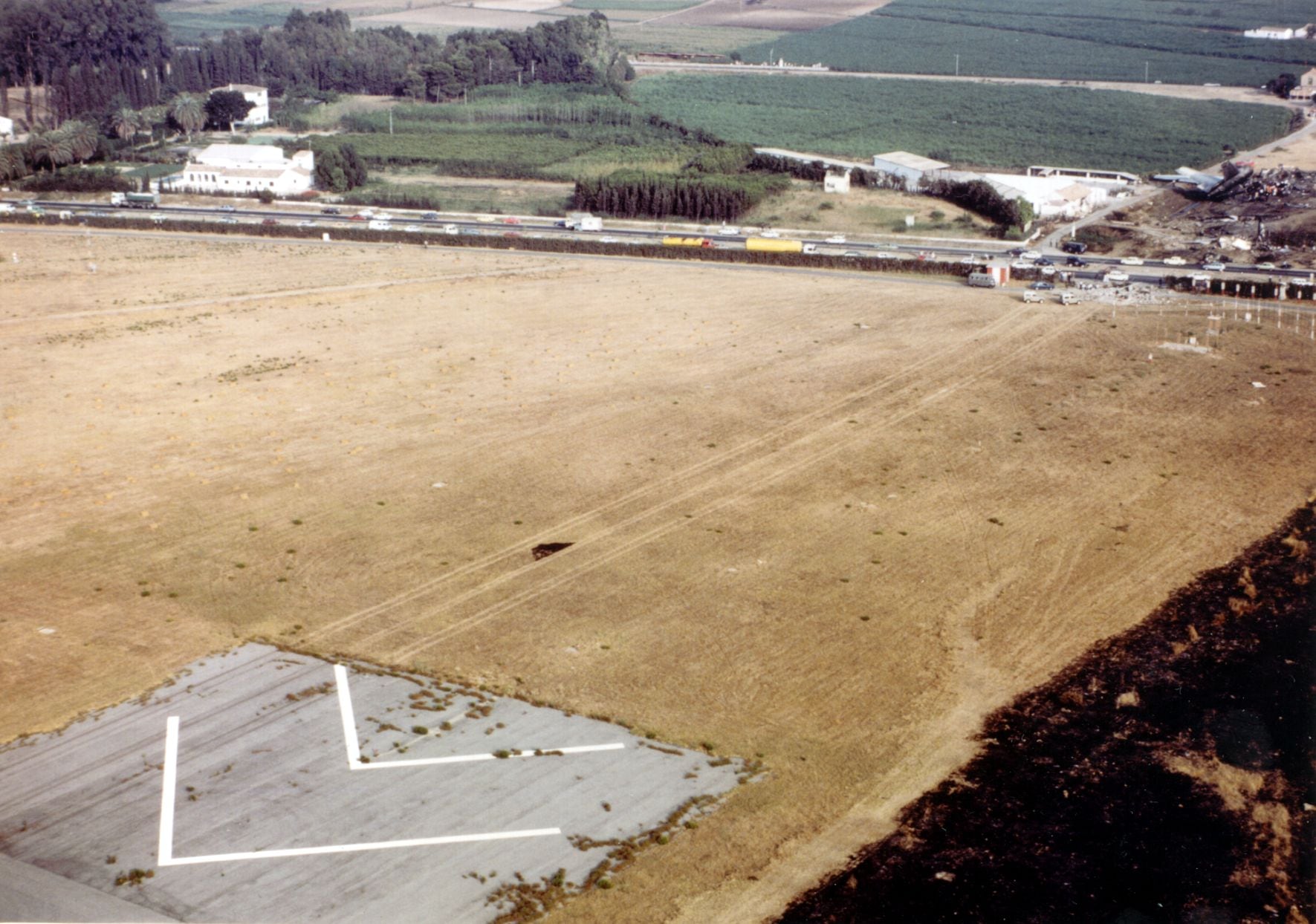 El avión se estrelló a unos 450 metros del final de la pista del Aeropuerto de Málaga