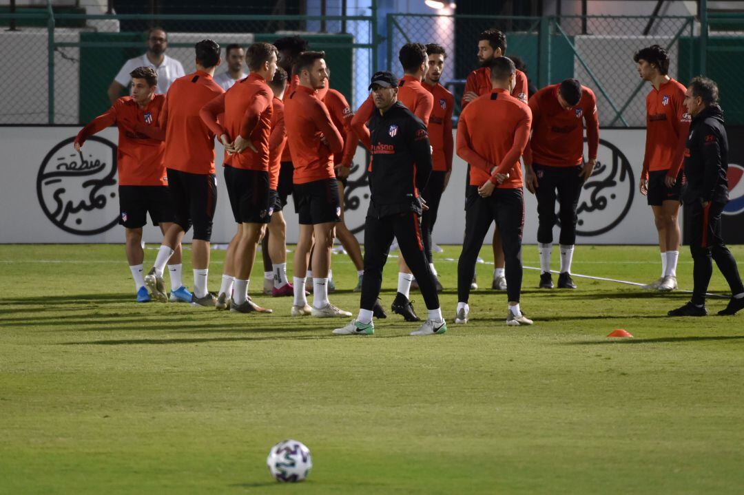 Los jugadores del Atlético de Madrid, durante un entrenamiento antes de la suspensión de las competiciones.