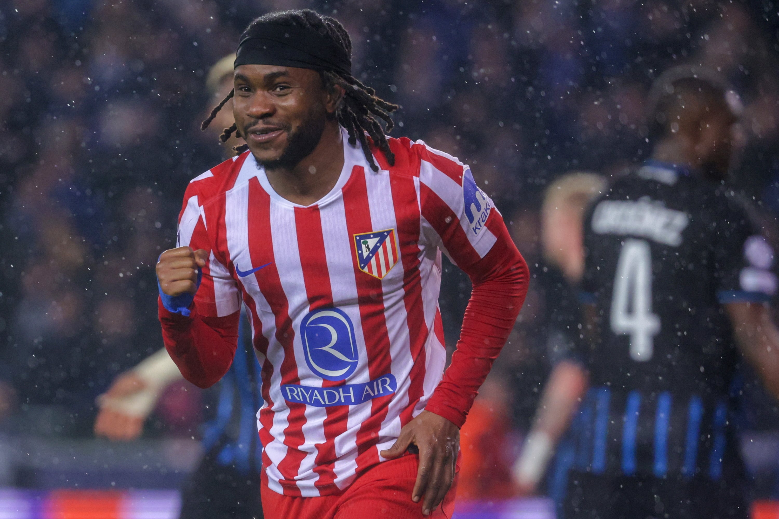 Lookman celebra su gol contra el Brujas