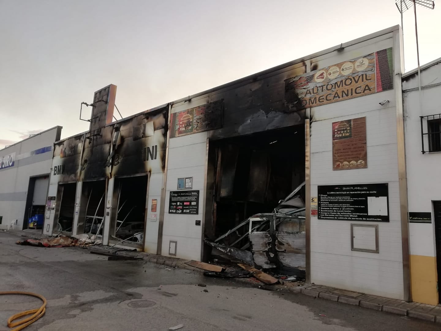 Taller incendiado esta madrugada en Andújar.