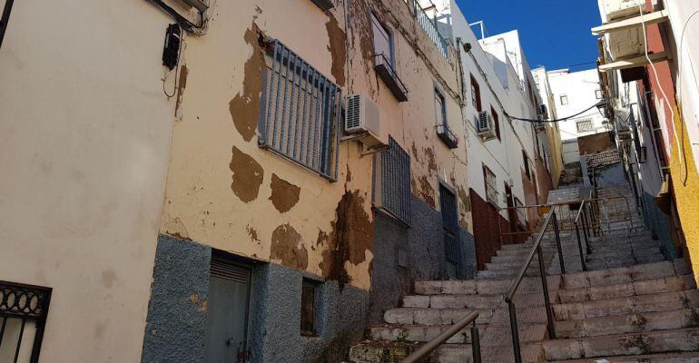 Casa en riesgo de derrumbe en la calle Alegría de Jaén.