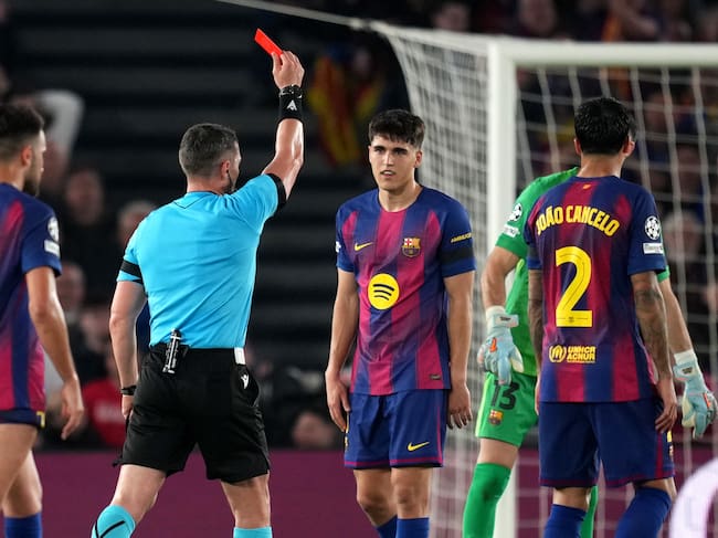 Pau Cubarsí, expulsado en el Barça-Atlético de Champions