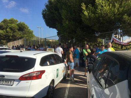 Concentración en Can Misses antes de la caravana