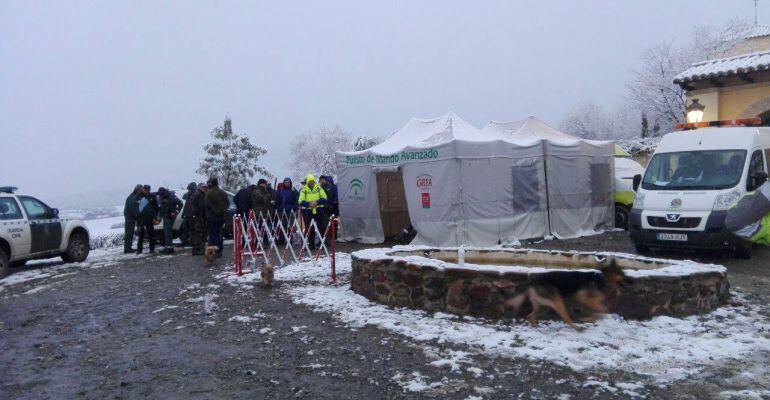 Puesto de mando avanzando instalado a la entrada de la finca.