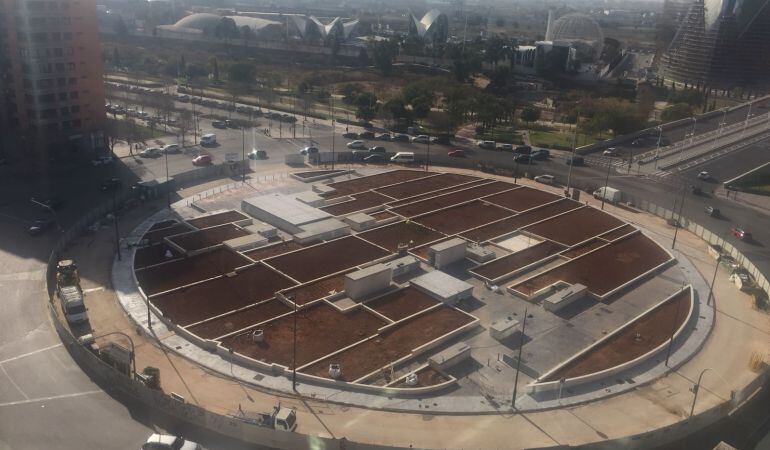 Imagen de la subestación eléctrica en la rotonda de la calle Menorca