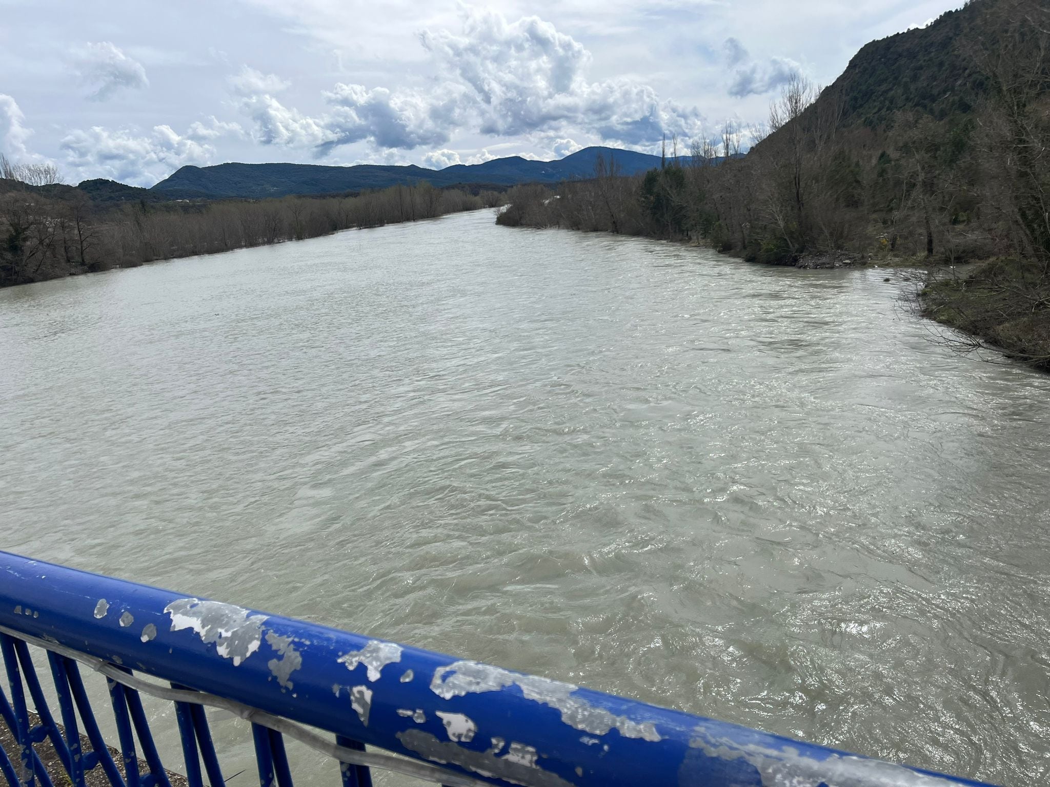 Río Cinca, a su paso por Aínsa