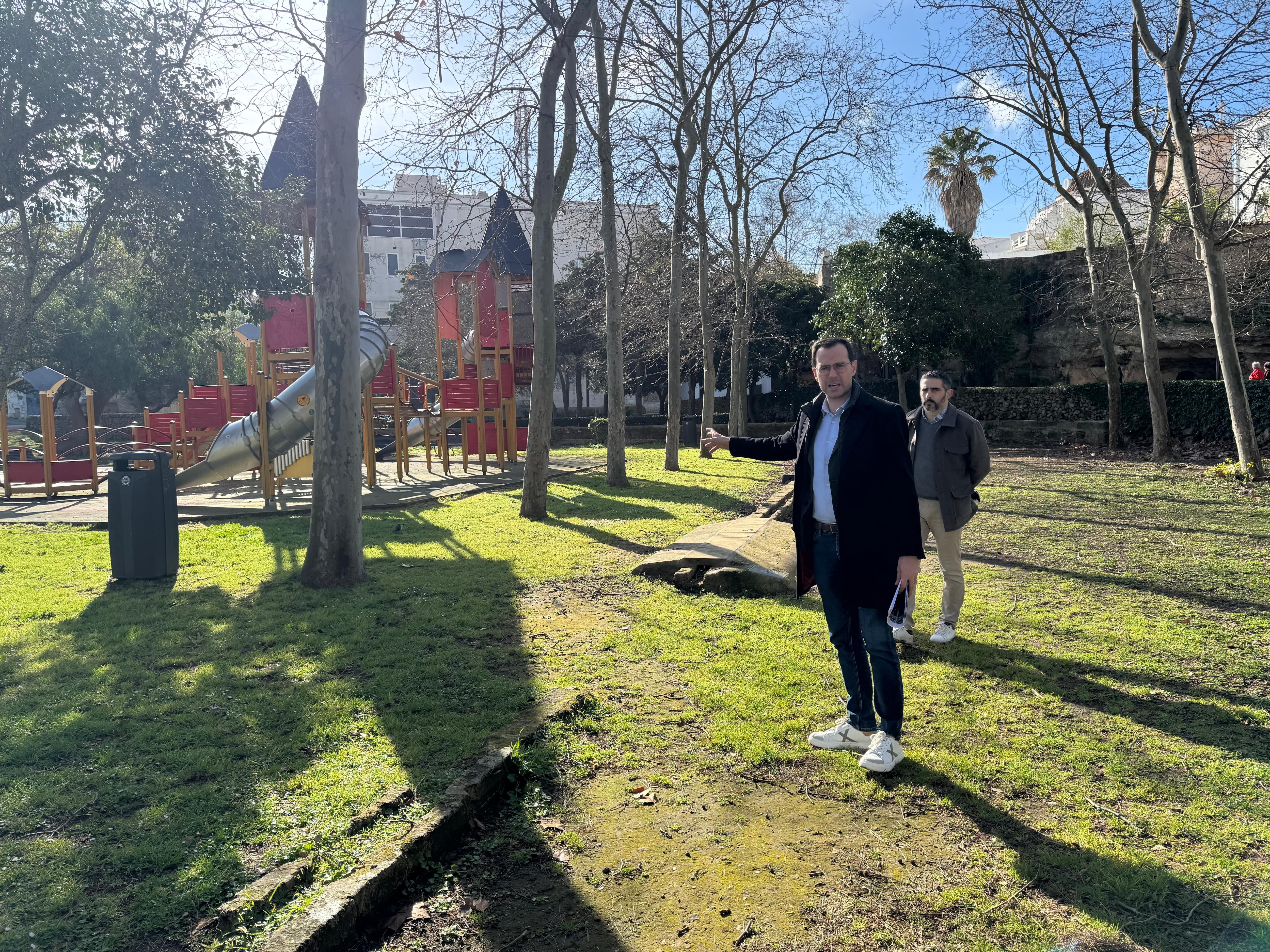Héctor Pons explica les millores previstes pel Parc des Freginal de Maó.