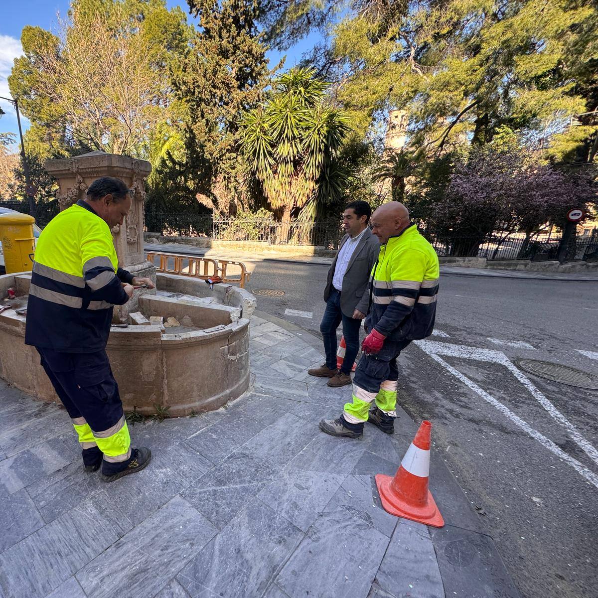 Comienza la reconstrucción de la Font Redona afectada por un accidente de tráfico en Sant Nicolau