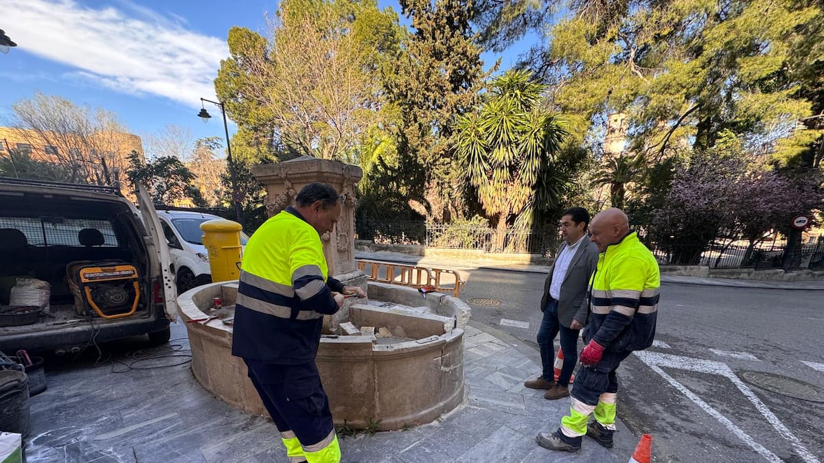 Comienza la reconstrucción de la Font Redona afectada por un accidente de tráfico en Sant Nicolau