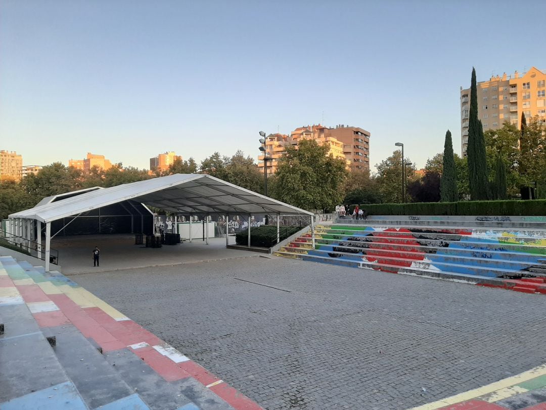 Carpa en el Parque Delicias ya montada este pasado fin de semana