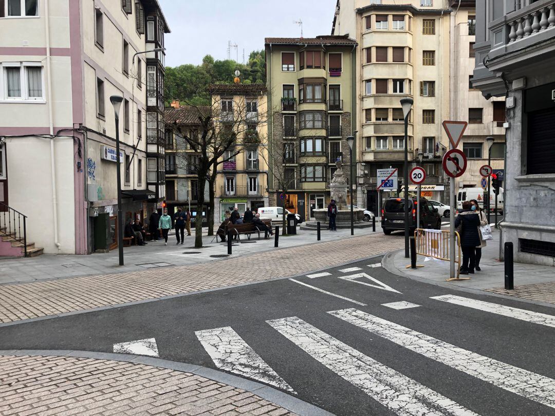 Imagen de la zona eibarresa de Ibarkurutze, en la confluencia de las calles Estación y Arragueta