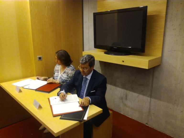 La Consejera de Cultura de la Junta y el presidente de la Diputación de Burgos firman acuerdos de colaboración entorno a los yacimientos arqueológicos de la provincia