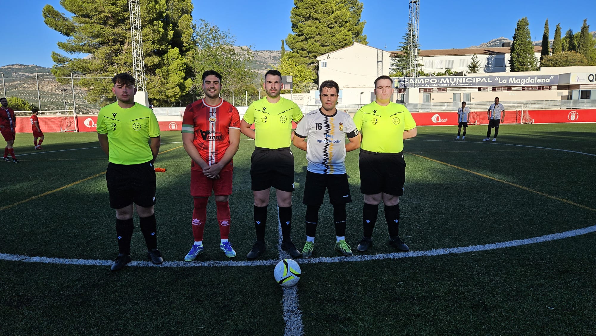 Trío Arbitral y capitanes de Quesada y Jódar