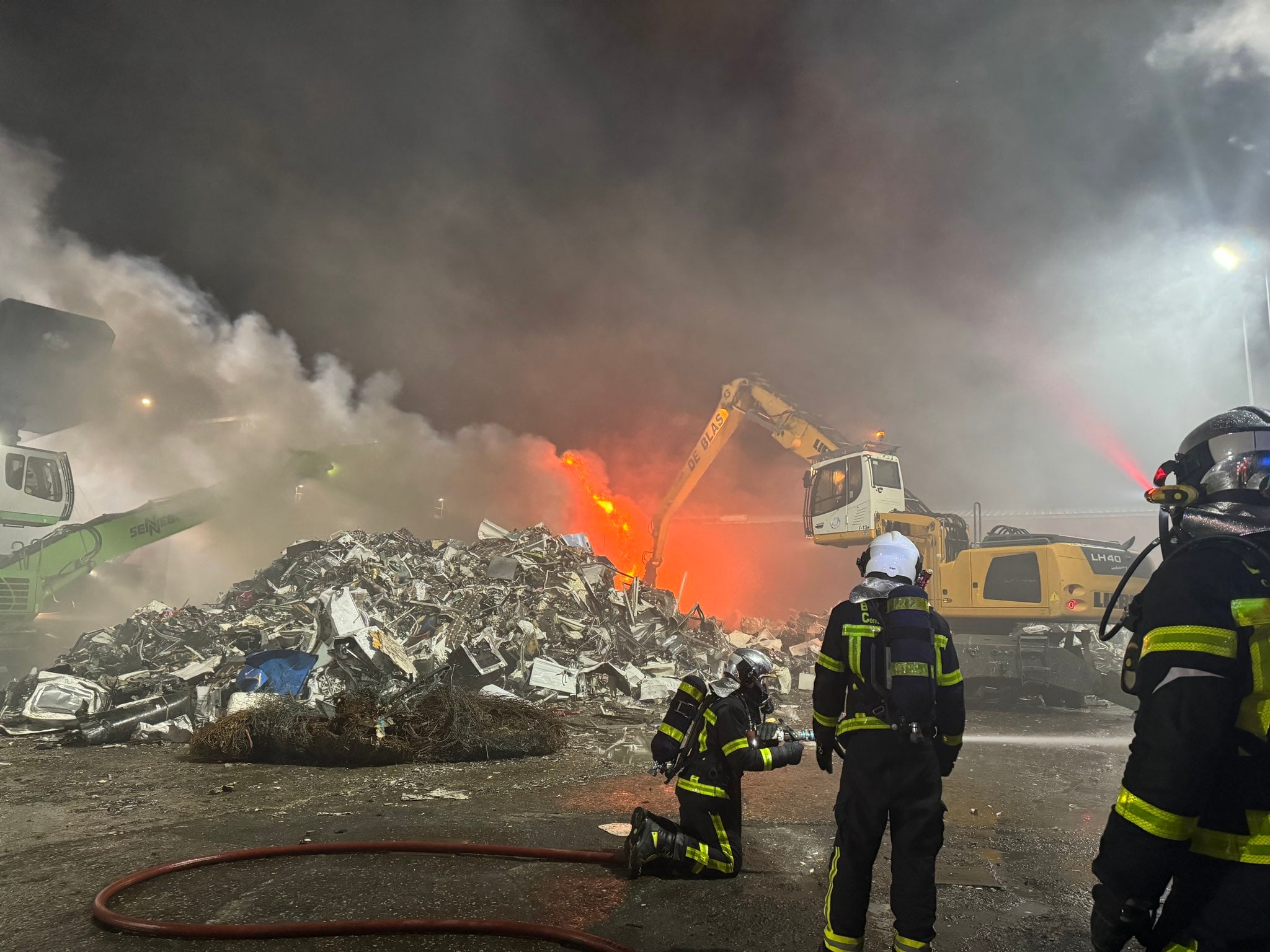 Nueve dotaciones de bomberos han intervenido en el incendio