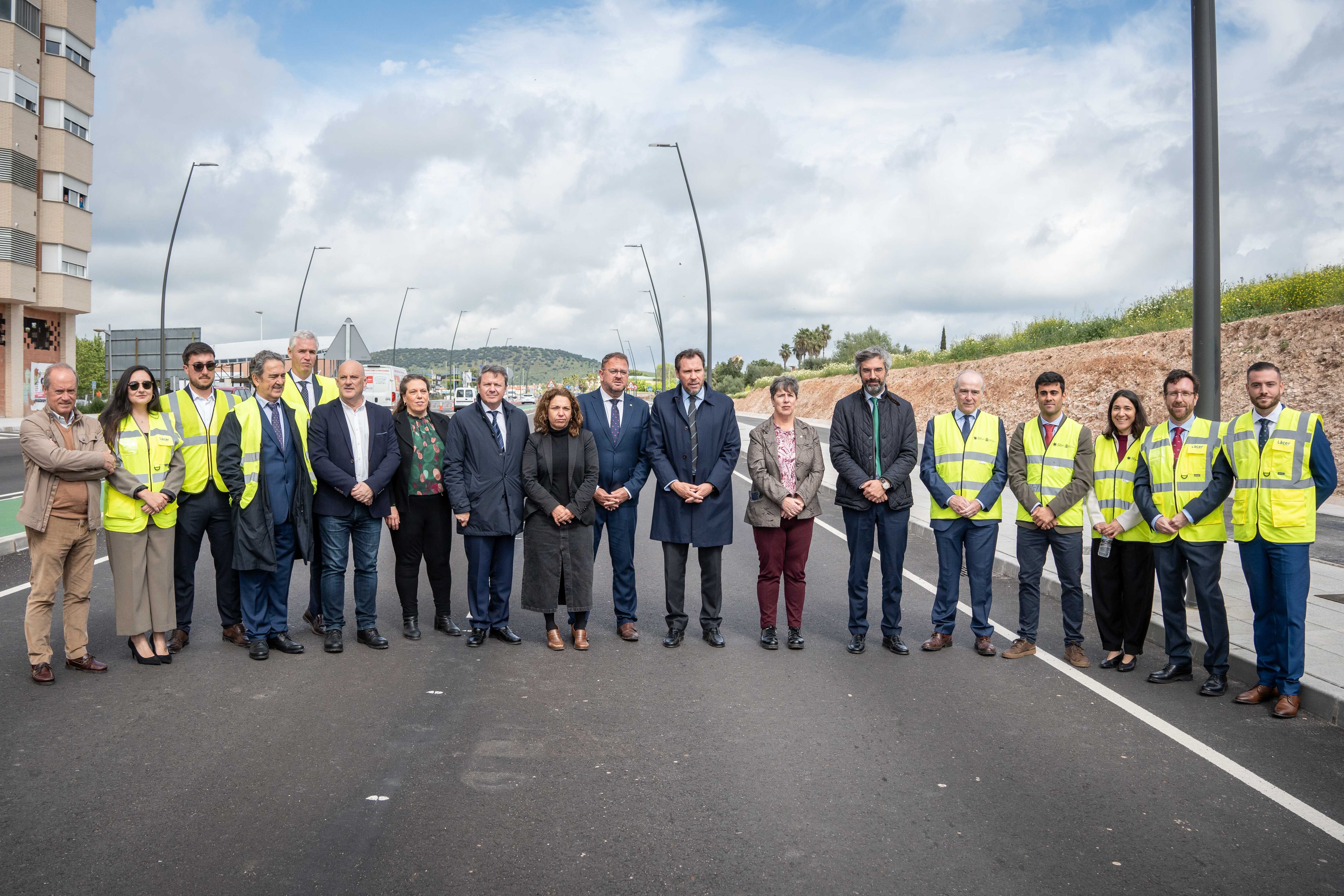 El Ministro óscar Puente visita junto al alcalde, Antonio Rodríguez Osuna, las obras de desdoblamiento de la N-630