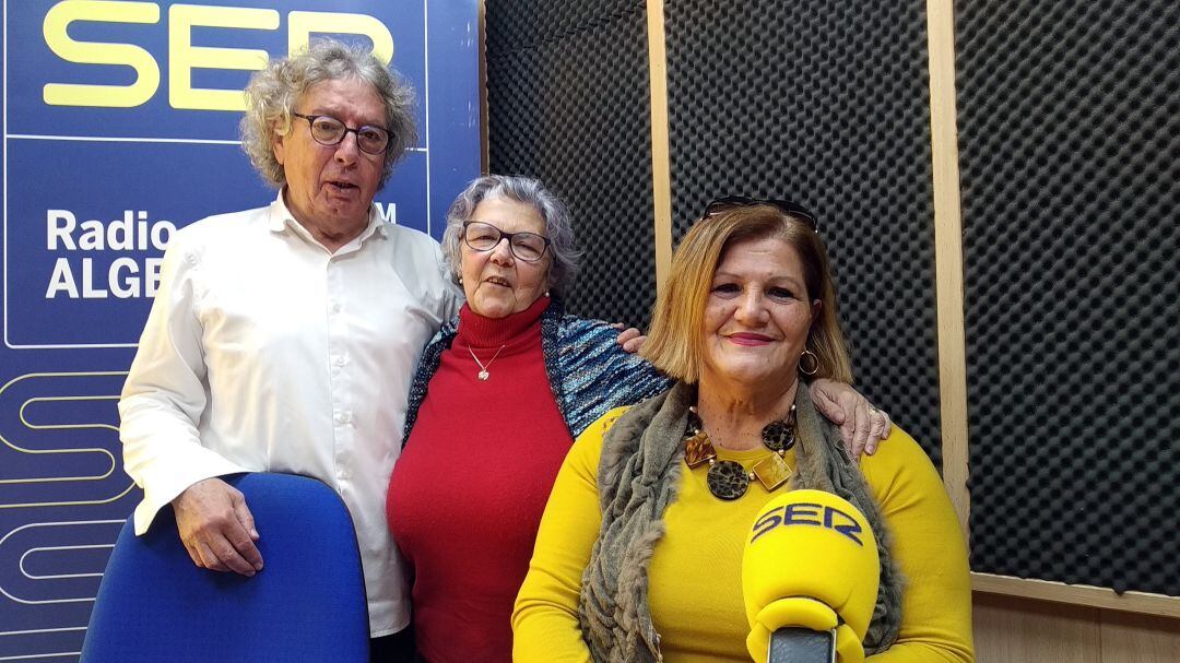 Pedro Delgado, María Eugenia Ferrera de Castro e Isabel Selva, en Radio Algeciras.