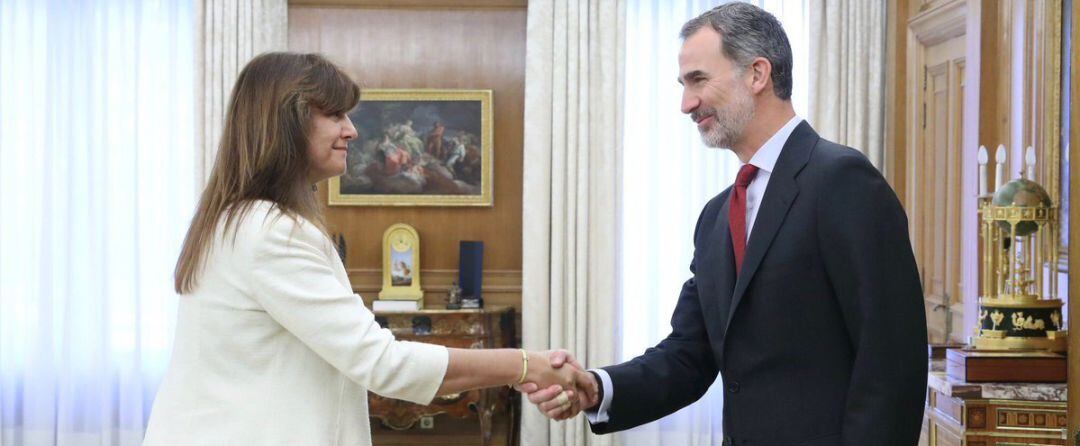 Felipe VI recibe a la representante de Junts per Catalunya, Laura Borràs.