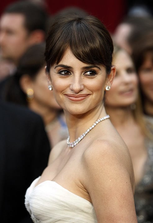 Las imágenes de la alfombra más famosa. Penélope Cruz unos minutos antes de alzarse con el preciado galardón