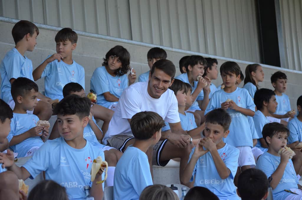 Denis Suárez durante su campus en Salceda