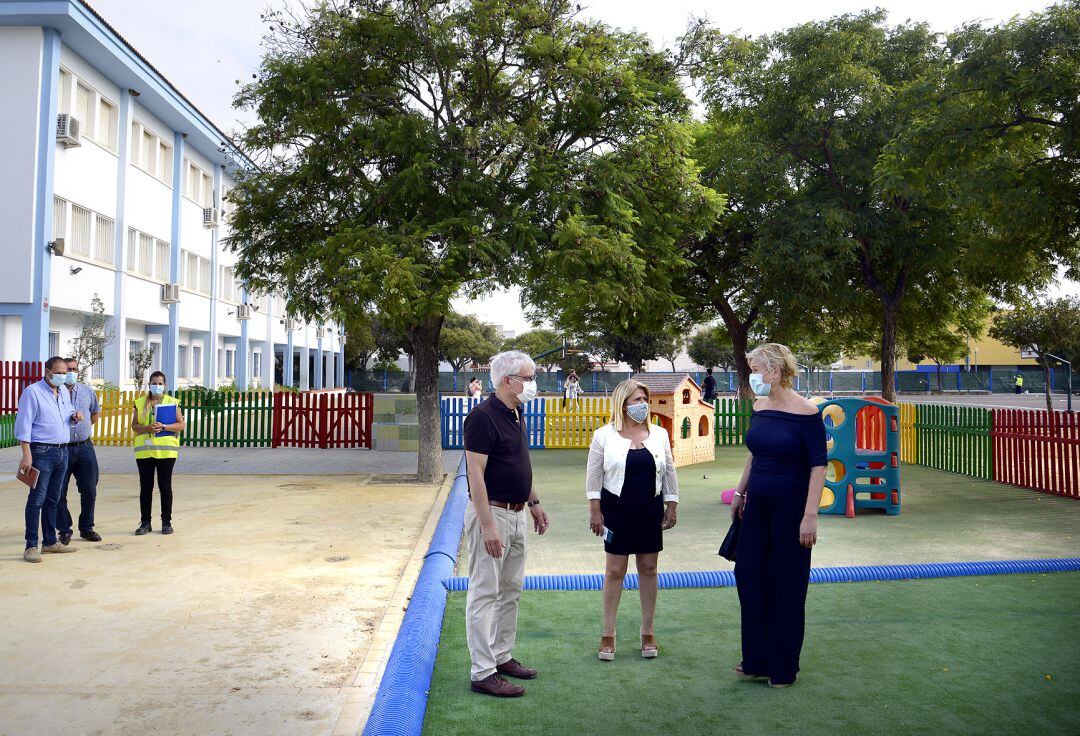 La alcaldesa evalúa las mejoras acometidas en el colegio Ciudad de Jerez