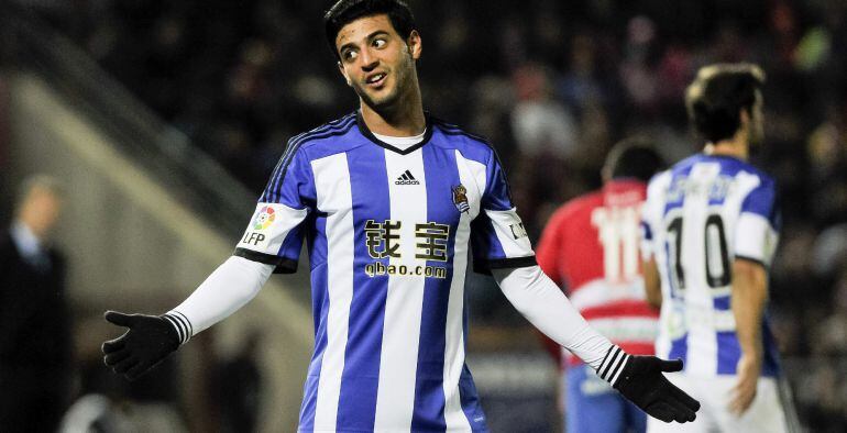 El delantero mexicano de la Real Sociedad, Carlos Vela, en un momento del partido de su equipo ante el Granada.