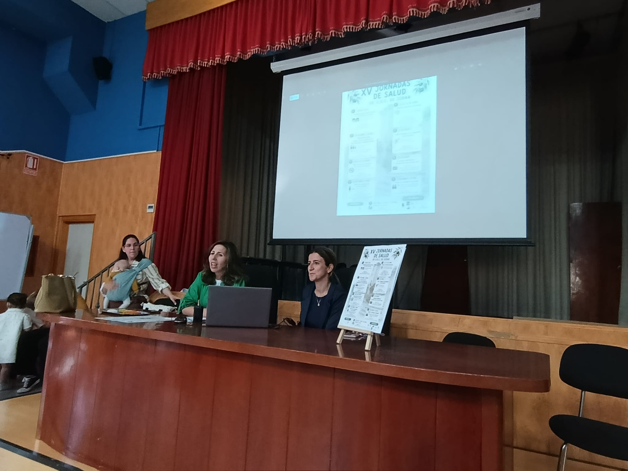 Momento de la presentación por Juana María Pastrana y Carmen Fernández