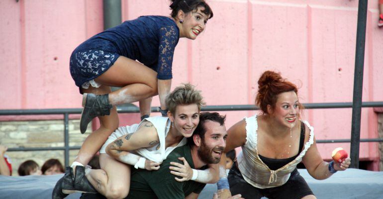 Força, humor, poesia i emoció al circ dels francocatalans Marcel et Ses Drôles de Femmes a FiraTàrrega