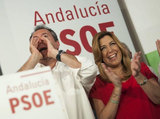 El candidato socialista a la Alcaldía de Sevilla, Juan Espadas (i), arropado por la Secretaria General del PSOE-A, Susana Díaz (d).