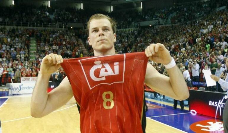 Michael Roll llega para reforzar el perímetro de Laboral Kutxa.