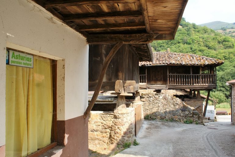 Tuña (Tineo). El crecimiento ha sido &quot;espectacular&quot; en el turismo rural, en el que Asturias ha sido pionera y constituye una referencia.