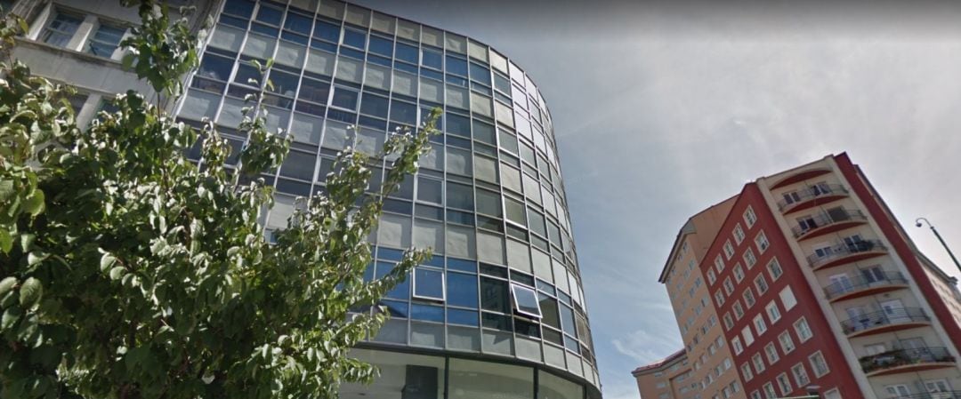 Edificio que albertó la Citroën en A Coruña