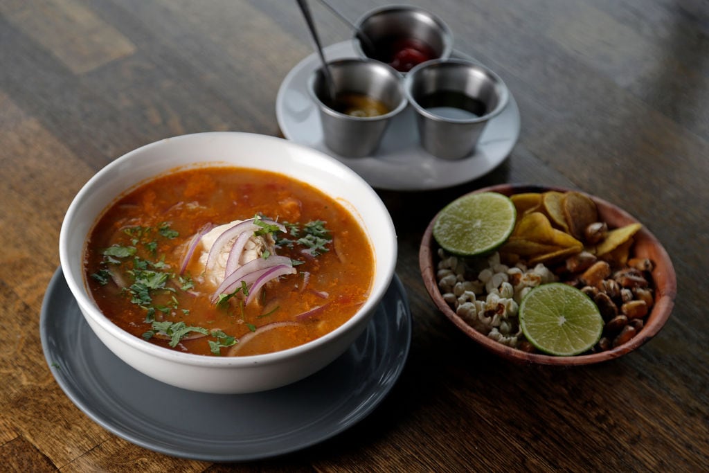 El encebollado es uno de los desayunos más típicos de Ecuador.