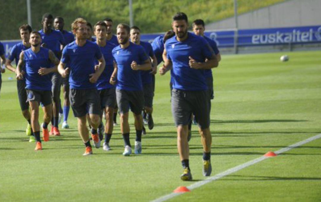 Raúl Navas corretea sobre el césped de Zubieta esta pretemporada