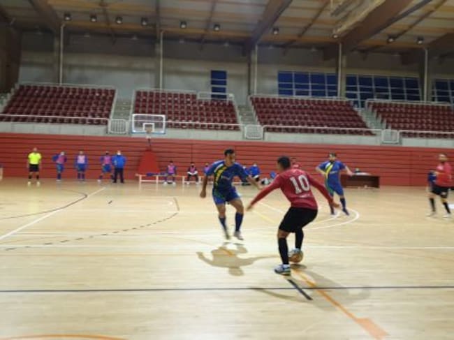 David Losilla intenta irse de un contrario