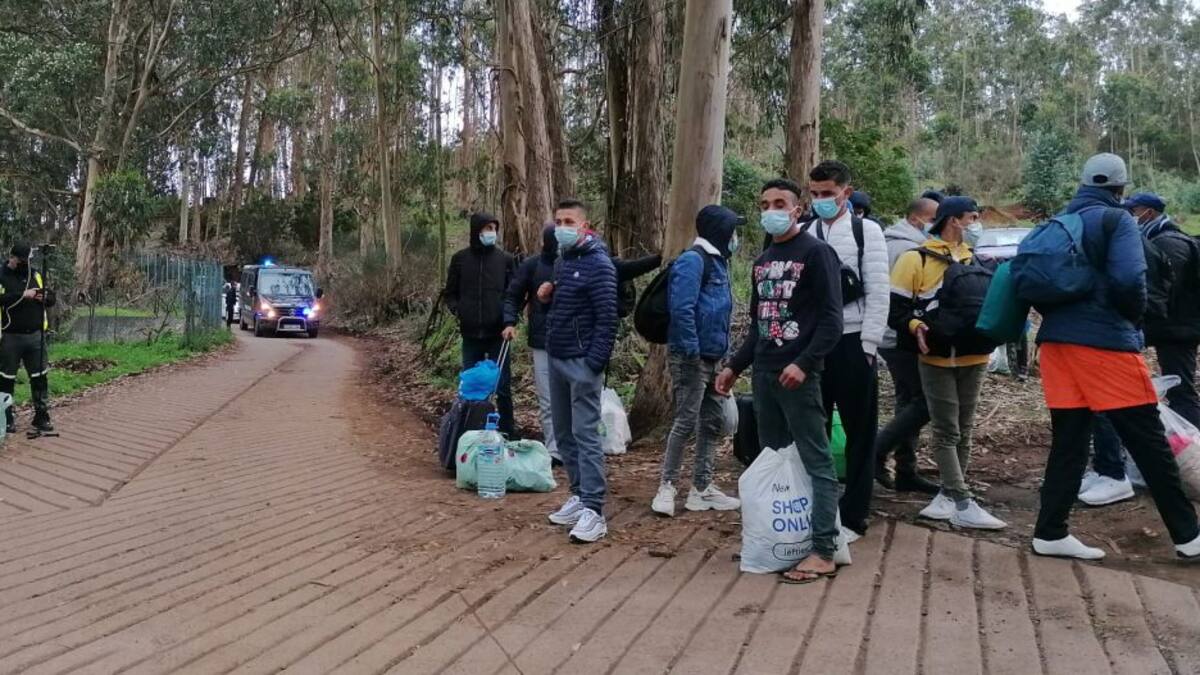 Los ochenta migrantes deciden regresar al campamento de Las Raíces
