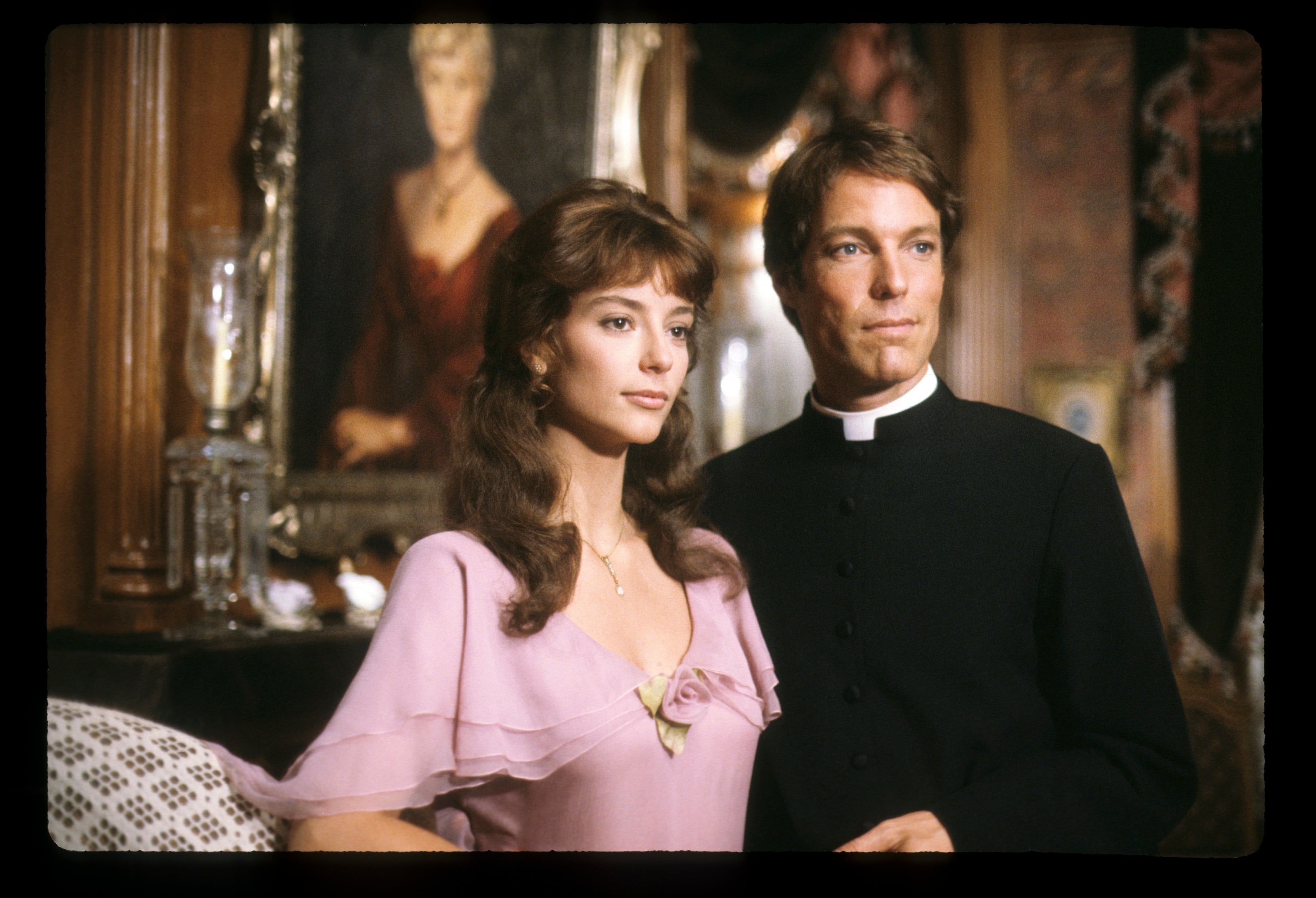 Richard Chamberlain interpreta al famoso cura de &#039;El pájaro espino&#039;. ABC Photo Archives.