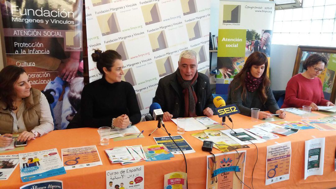 Francisco Mena, presidente de Márgenes y Vínculos, en una rueda de prensa.