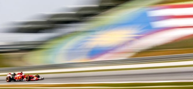 El piloto español de Ferrari, durante la primera jornada de entrenamientos libres para el Gran Premio de Malasia 2014.