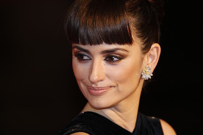 Penélope Cruz a su llegada a la Royal Opera House de Londres donde ha recibido el premio Bafta a mejor actriz secundaria