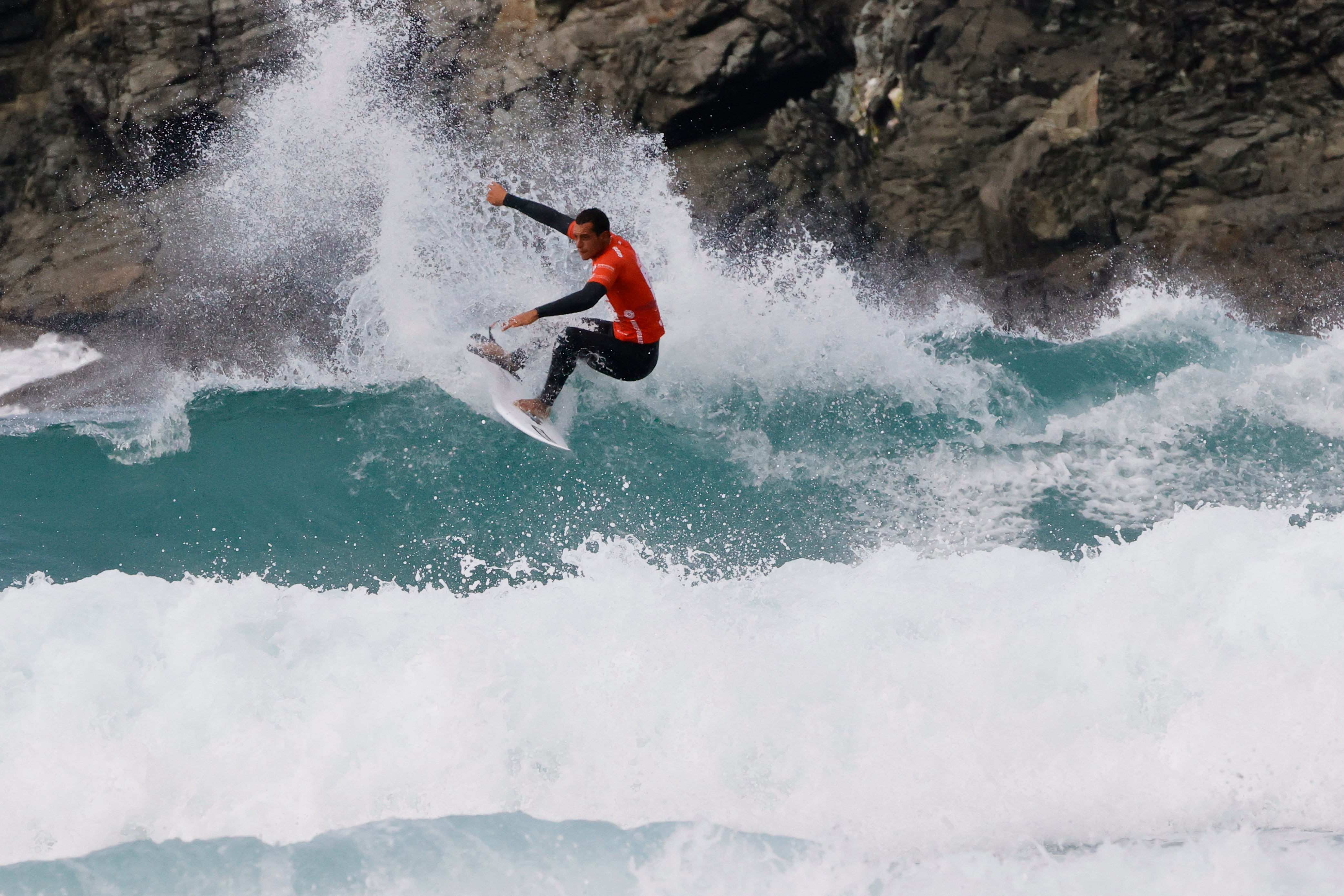 Valdoviño (03.09.2023) El Abanca Pantín Classic Galicia Pro, que se celebra desde el día 26 de agosto en la playa de Pantín. El surfista de Reunión Maxime Huscenot, (en la foto durante la final), se ha proclamado vencedor. EFE/ Kiko Delgado.