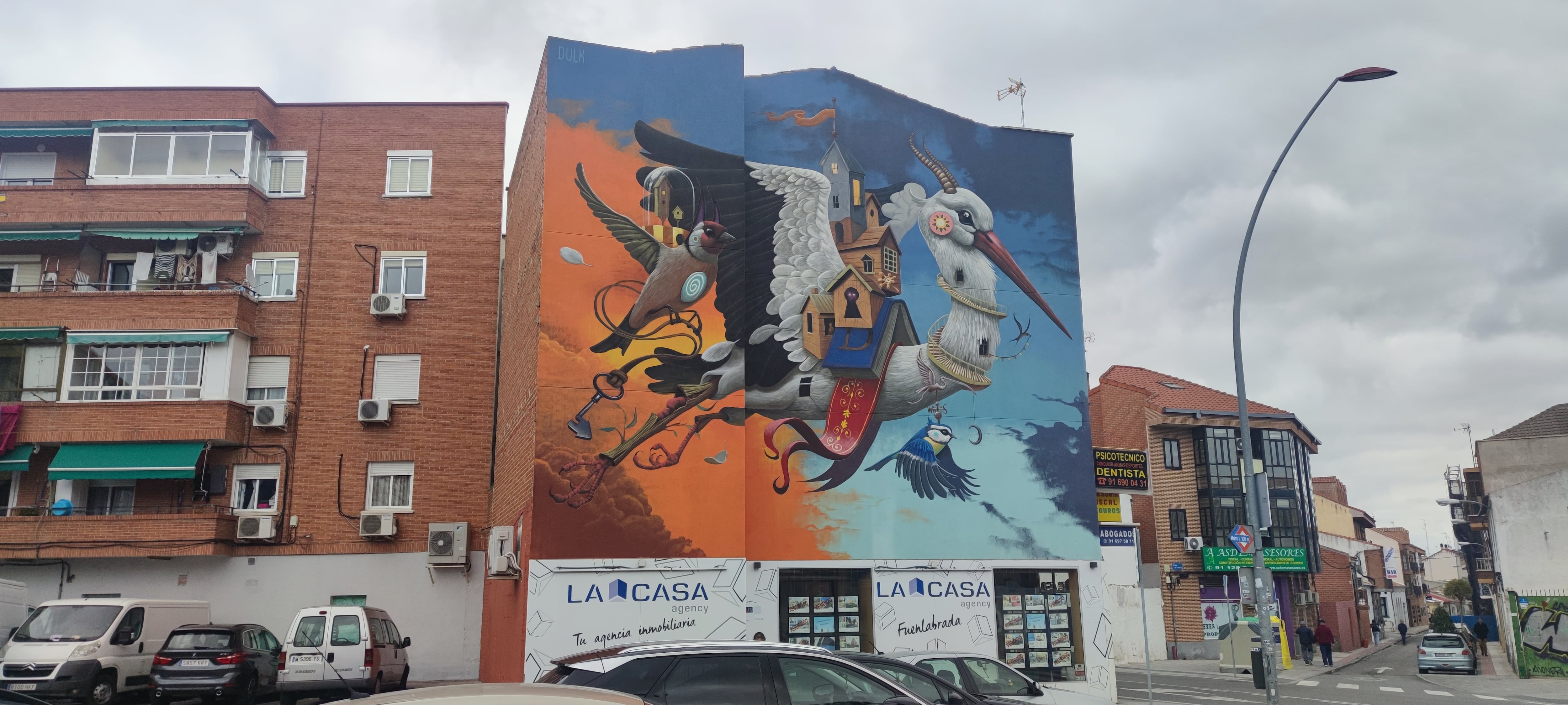 Mural de la cigüeña en el Museo de Arte Urbano al aire libre de Fuenlabrada.